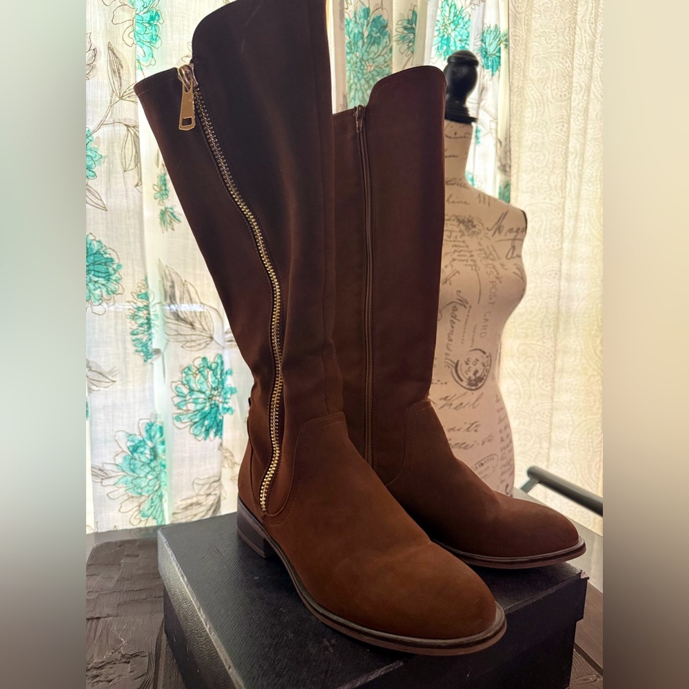 Steve Madden size 9.5 Brown double zipper riding boot